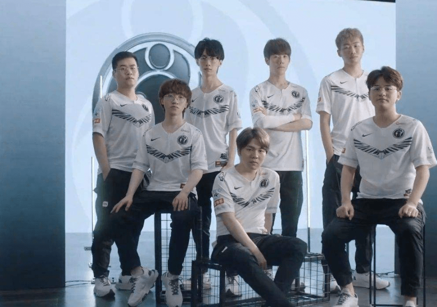 动新闻｜男子打羽球突昏倒 医生在场也救不回