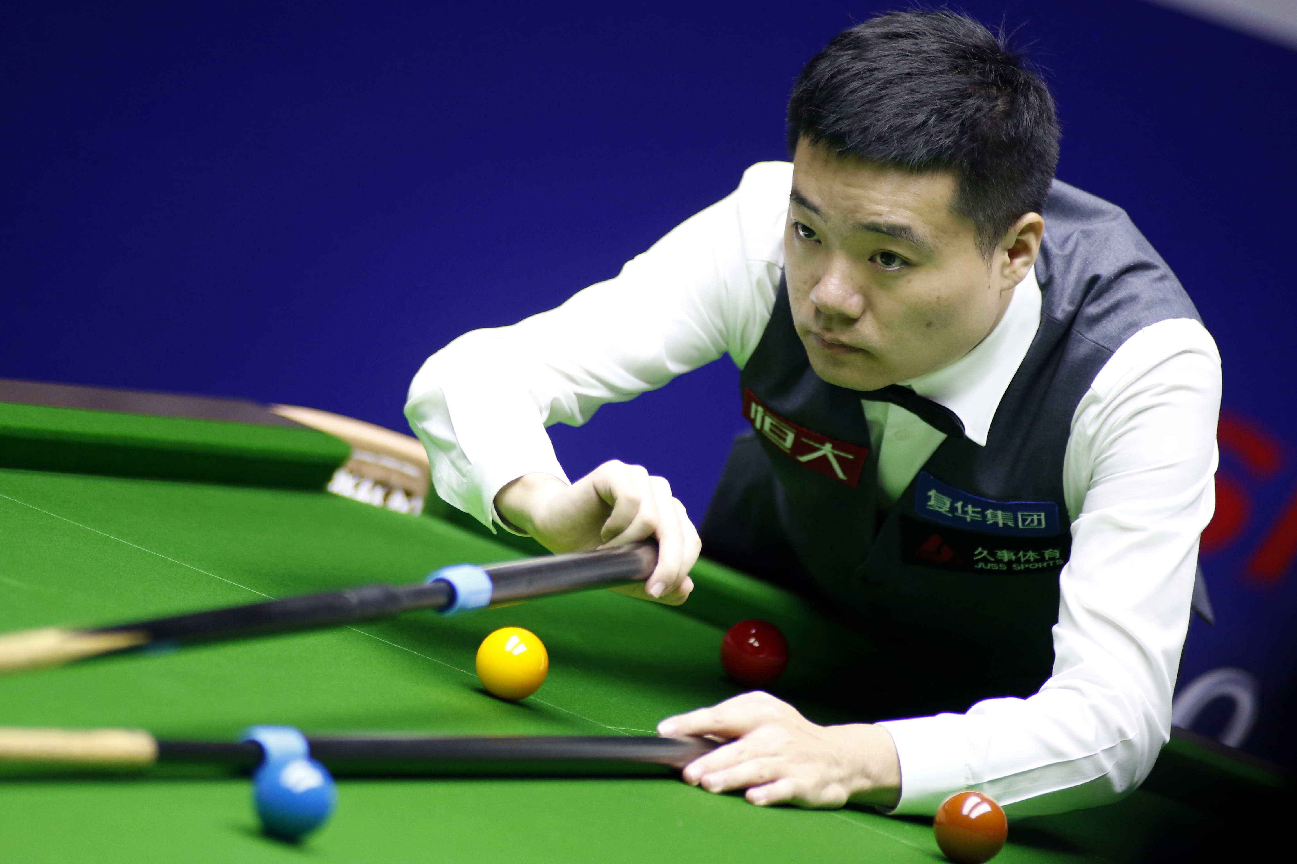 谁就更接近 谁就更接近